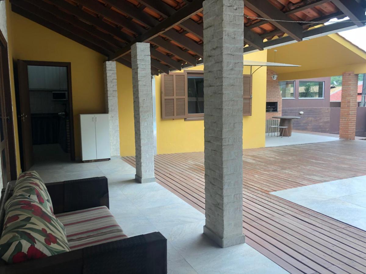 Linda Casa Com Piscina Em Bombinhas, Espaco Inteiro Экстерьер фото