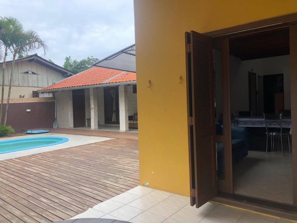 Linda Casa Com Piscina Em Bombinhas, Espaco Inteiro Экстерьер фото