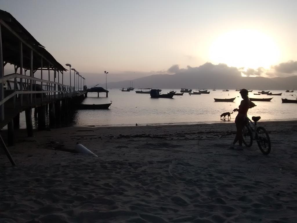 Linda Casa Com Piscina Em Bombinhas, Espaco Inteiro Экстерьер фото