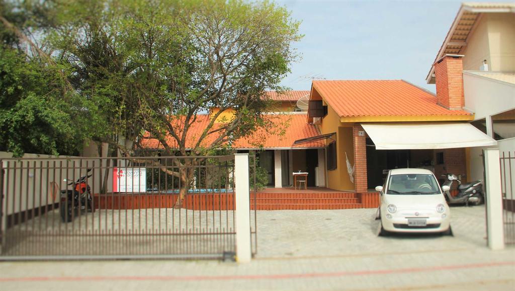 Linda Casa Com Piscina Em Bombinhas, Espaco Inteiro Экстерьер фото